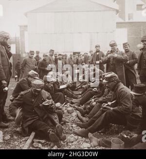 Erster Weltkrieg 1914-1918. Französische Rekonvaleszenten, die den Spitznamen „die Krüppel“ haben, werden kurz vor der Rückkehr an die Front stehen. Stockfoto