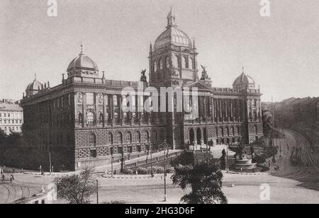 Vintage-Foto des Nationalmuseums in Prag. (Národní Muzeum). Österreichisch-Ungarische Monarchie. 1900s Stockfoto