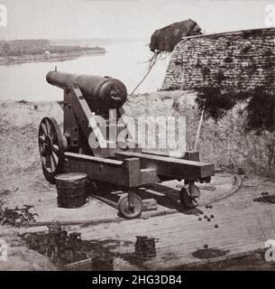 Amerikanischer Bürgerkrieg. 1861-1865 Artillerierungsposten in der Festung in Port Hudson mit Blick auf den Fluss nach der Belagerung im Jahr 1863 Stockfoto