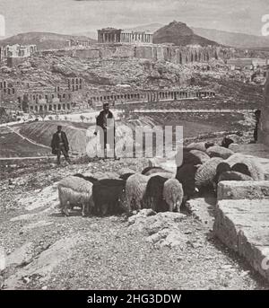 Vintage Foto von der Akropolis und Lykabettos (Königspalast rechts), Athen, Griechenland. 1907 Foto zeigt Herde von Schafen grasen und zwei Männer stehen Stockfoto