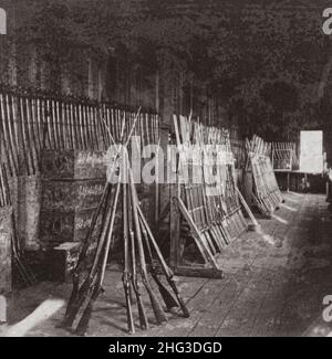 Amerikanischer Bürgerkrieg. 1861-1865 Bayoneted Gewehre auf Racks im Arsenal von 134th Illinois Volunteer Infantry, Columbus, Kentucky. USA. 1864 Stockfoto