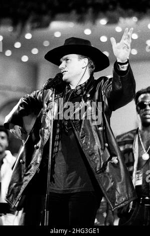 Sanremo Italien, 1995-02-23 :Sting während des italienischen Liedfestivals in Sanremo singt das neue Lied 'This Cowboy Song' Stockfoto