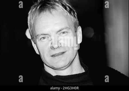 Mailand Italien 1999-12-17 :Sting während einer Fotosession vor der Pressekonferenz im Hotel Gallia Stockfoto