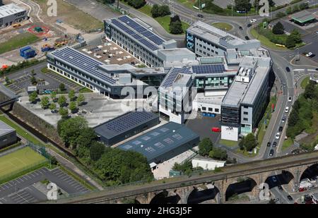 Luftaufnahme des Burnley College innerhalb der University of Central Lancashire, Burnley, Lancashire Stockfoto