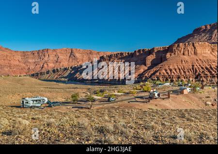 Lees Ferry Campground, Colorado River bei Paria Riffle, Marble Canyon, Lees Backbone Rocks, Echo Cliffs, Glen Canyon NRA, Arizona, USA Stockfoto