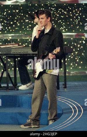 Mailand Italien 1999-12-19: Joe Sumner, Sohn von Sting, während der Mediaset-Fernsehsendung "das schönste Geschenk" am Nationaltheater Stockfoto