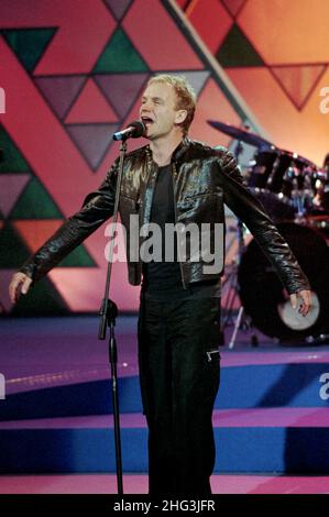 Mailand Italien 1999-12-19: Sting während der Mediaset-Fernsehsendung "das schönste Geschenk" im Nationaltheater Stockfoto