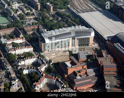 Luftaufnahme des Francis Crick Institute, neben der St Pancras Station im Norden Londons