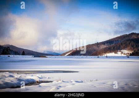 Der Lac de Payolle ist ein künstlicher See in den französischen Pyrenäen. Es befindet sich in den Gemeinden Campan und Arreau des Departements Hautes-Pyrénées Stockfoto