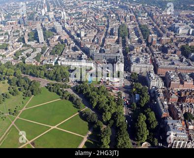 Luftaufnahme der Hyde Park Corner und Blick nach Osten in Richtung Mayfair, London Stockfoto