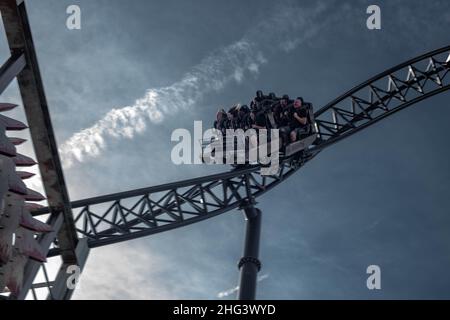 The Swarm and Saw the Ride (aus dem Film) im Thorpe Park Theme Park Amusement Park London England Stockfoto