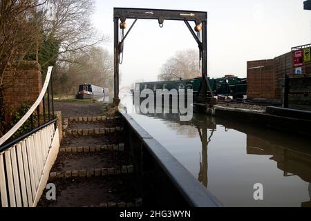 Der Stratford-upon-Avon-Kanal bei Wootton Wawen Aquädukt im Winter, Warwickshire, England, Großbritannien Stockfoto