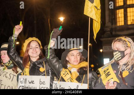 Tötet die Proteste des Gesetzentwurfs vom Samstag, um endlose Störungen außerhalb des Oberhauses zu verursachen, und sie stimmen derzeit über die Änderungen des PC ab Stockfoto