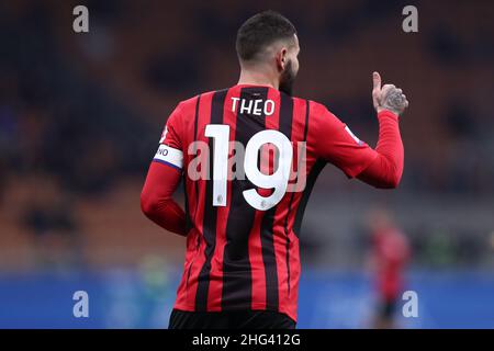 Theo Hernandez von AC Milan Gesten während der Serie Ein Spiel zwischen AC Mailand und Spezia Calcio im Stadio Giuseppe Meazza am 17. Januar 2022 in Mailand, Italien. Stockfoto