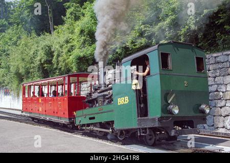 Ein Dampfeisenbahn-Personenzug auf der Brienz Rothorn-Bahn im Jahr 2002 Stockfoto