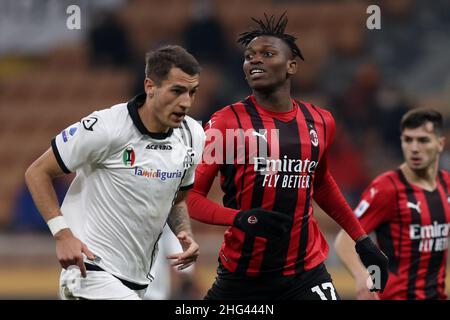 Mailand, Italien. 17th Januar 2022. Rafael Leao (AC Mailand) während AC Mailand gegen Spezia Calcio, italienische Fußballserie Ein Spiel in Mailand, Italien, Januar 17 2022 Kredit: Unabhängige Fotoagentur/Alamy Live Nachrichten Stockfoto