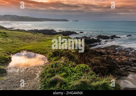 Abendlicht über der Fistral Bay in Newquay in Cornwall. Stockfoto