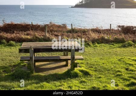 Sitzbank und Tischsitz Hannafore West Looe Cornwall Stockfoto