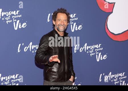 Paris, Frankreich, den 17. januar 2022, Vorschau auf den Film L'Amour c'est mieux que la Vie von Claude Lelouch, Stephane De Groodt, François Loock / Alamy Stockfoto