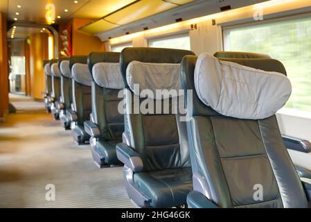 Erstklassige Bahnausstattung in Deutschland. Reisen Sie im komfortablen Zug. Blick von innen Stockfoto