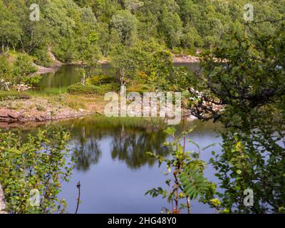 Blick von der Strecke zu den Keiservarden. Keiservarden ist ein Hochplateau auf Veten Hill in der Nähe von Bodø, Nordland im Norden von Norwegen. Vaagovand La Stockfoto