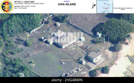 Uiha Island, Tonga. 18th Januar 2022. Details eines Aufklärungsfotos, das am 18. Januar 2022 von einer Royal Australian Air Force P-8A Poseidon während eines Aufklärungsfluges auf der Insel Uiha, Tonga, aufgenommen wurde, um die Schäden zu bewerten, die durch den Ausbruch des Unterwasservolkans Hunga Tonga-Hunga Ha'apai und den darauf folgenden Tsunami am 15. Januar verursacht wurden. Nach Angaben der Tongan-Außenministerin Nanaia Mahuta muss eine dicke Ascherschicht auf der Start- und Landebahn des Flughafens Nuku'alofa geräumt werden, bevor humanitäre Flüge landen können. Foto über Australian Defence Force/UPI Credit: UPI/Alamy Live News Stockfoto