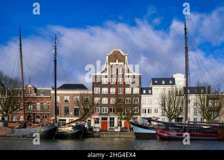 Blick über einen Hafen in der niederländischen Stadt Dordrecht Stockfoto