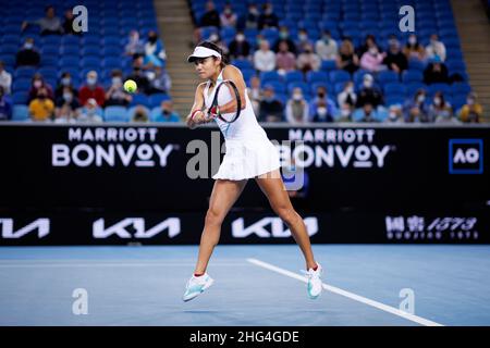 Melbourne, Australien. 18th Januar 2022. EMMA RADUCANU (GBR) in Aktion am 2. Tag bei den Australian Open 2022 am Dienstag, den 2022. Januar, Melbourne Park Credit: Corleve/Alamy Live News Stockfoto