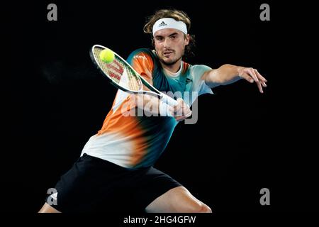 Melbourne, Australien. 18th Januar 2022. STEFANOS TSITSIPAS (GRE) in Aktion am 2. Tag bei den Australian Open 2022 am Dienstag, den 2022. Januar, Melbourne Park Credit: Corleve/Alamy Live News Stockfoto