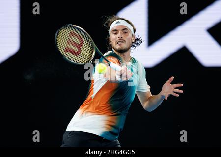 Melbourne, Australien. 18th Januar 2022. STEFANOS TSITSIPAS (GRE) in Aktion am 2. Tag bei den Australian Open 2022 am Dienstag, den 2022. Januar, Melbourne Park Credit: Corleve/Alamy Live News Stockfoto