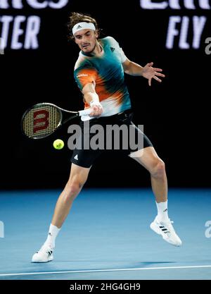 Melbourne, Australien. 18th Januar 2022. STEFANOS TSITSIPAS (GRE) in Aktion am 2. Tag bei den Australian Open 2022 am Dienstag, den 2022. Januar, Melbourne Park Credit: Corleve/Alamy Live News Stockfoto