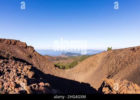 Blick nach Westen nach La Palma vom Gipfel des Samara-Berges im Nationalpark Las Cañadas del Teide, Teneriffa, Kanarische Inseln, Spanien Stockfoto