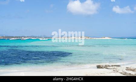 Panoramablick vom Strand Espalmador in Formentera, Mittelmeer, Spanien Stockfoto