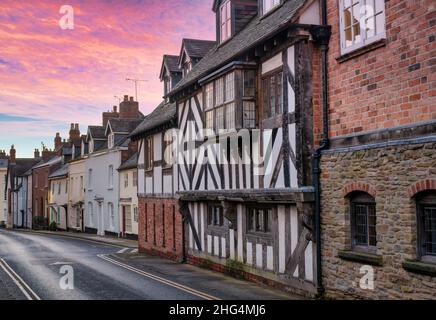 Fachwerkhaus auf der Glocke bei Sonnenaufgang. Ludlow, Shropshire, England Stockfoto