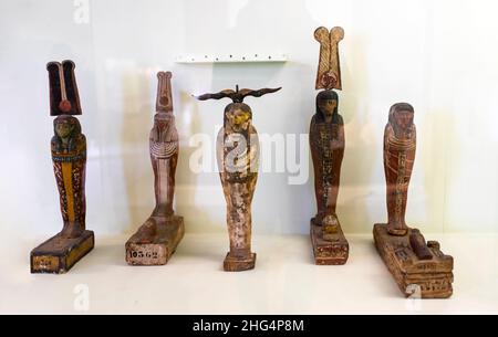 Alte ägyptische Holzfiguren von Ptah Sokar Ossiris im Istanbuler Archäologiemuseum, Türkei. Stockfoto