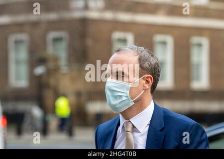 London, Großbritannien. 18th Januar 2022. Dominic Raab Justizminister, trifft im Kabinett ein 70 Whitehall London Kredit: Ian Davidson/Alamy Live News Stockfoto