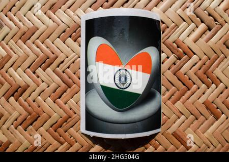 Happy republic Tag und Happy Independence Day Thema indischen Tricolor Flagge Aufkleber Symbol. Indien Flagge Abzeichen Pin Aufkleber Design Hintergrund Stockfoto