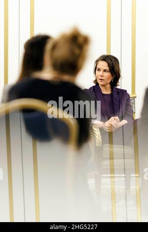 Bundesaußenministerin Annalena Baerbock in einem Hintergrundgespräch mit Journalisten. Moskau, 01/18/2022. Copyright: Janine Schwithz/ photothek.de Stockfoto