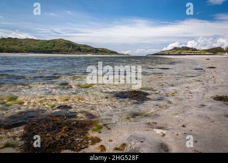 Ein Sommer-HDR-Bild des wunderschönen Silver Sands von Morar an der Küste zwischen Arisaig und Morar in der Nähe von Mallaig, Schottland. 14. Juni 2011 Stockfoto