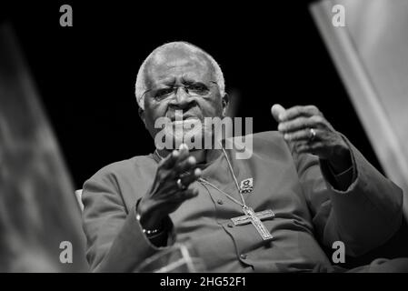 Desmond Tutu bei Hay-on-Wye am 28th. Mai 2009. Desmond Tutu war ein südafrikanischer anglikanischer Bischof und Theologe, bekannt für seine Arbeit als Anti-Apartman Stockfoto