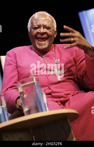 Desmond Tutu bei Hay-on-Wye am 28th. Mai 2009. Desmond Tutu war ein südafrikanischer anglikanischer Bischof und Theologe, bekannt für seine Arbeit als Anti-Apartman Stockfoto
