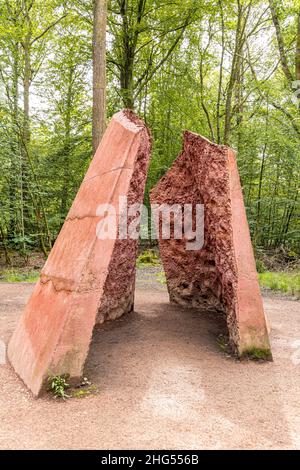 „THRESHOLD“ von Natasha Rosling, 2019 auf dem Forest of Dean Sculpture Trail in der Nähe von Cannop, Coleford, Gloucestershire.UK Stockfoto