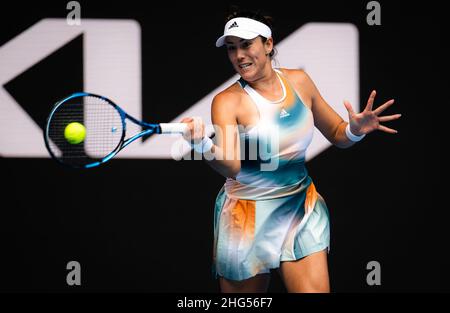 Garbine Muguruza aus Spanien im Einsatz gegen Clara Burel aus Frankreich während der ersten Runde der Australian Open 2022, WTA Grand Slam Tennisturnier am 18. Januar 2022 im Melbourne Park in Melbourne, Australien - Foto: Rob Prange/DPPI/LiveMedia Stockfoto