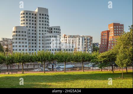 Gehry-Gebäude im Medienhafen Düsseldorf, NRW, Deutschland Stockfoto