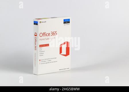 Die Einzelhandelsverpackung des Microsoft Office 365 Home Subscription. Office 365 ist der Markenname Microsoft Product für eine Gruppe von Abonnements. Stockfoto