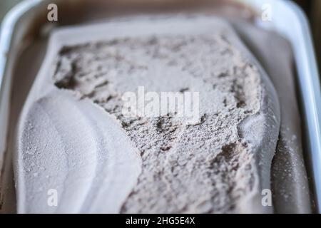 Schmelzende Schokoladeneis-Oberfläche aus nächster Nähe Stockfoto