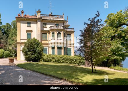 Stresa, Piemont, Italien - 14. Juni 2018: Blick auf die Villa Pallavicino, die antike Residenz am Lago Maggiore in Stresa. Stockfoto