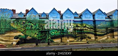 Toad Hall, veraltete Gebäude Ainsdale Beach, Merseyside, transformiert vom Straßenkünstler Paul Curtis Stockfoto