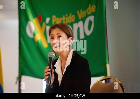 Die französisch-kolumbianische Politikerin und ehemalige Geisel der FARC-EP-Guerilla Ingrid Betancourt kündigt ihre Kandidatur für die kolumbianische Präsidentschaft für t an Stockfoto