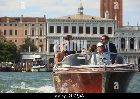 Michelle Hizinker und Tommaso Trussardi kommen am 2. September 2016 in Venedig an. MVS) Stockfoto